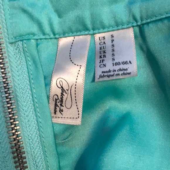 Forever 21 ruffle shorts - Picture 3 of 4